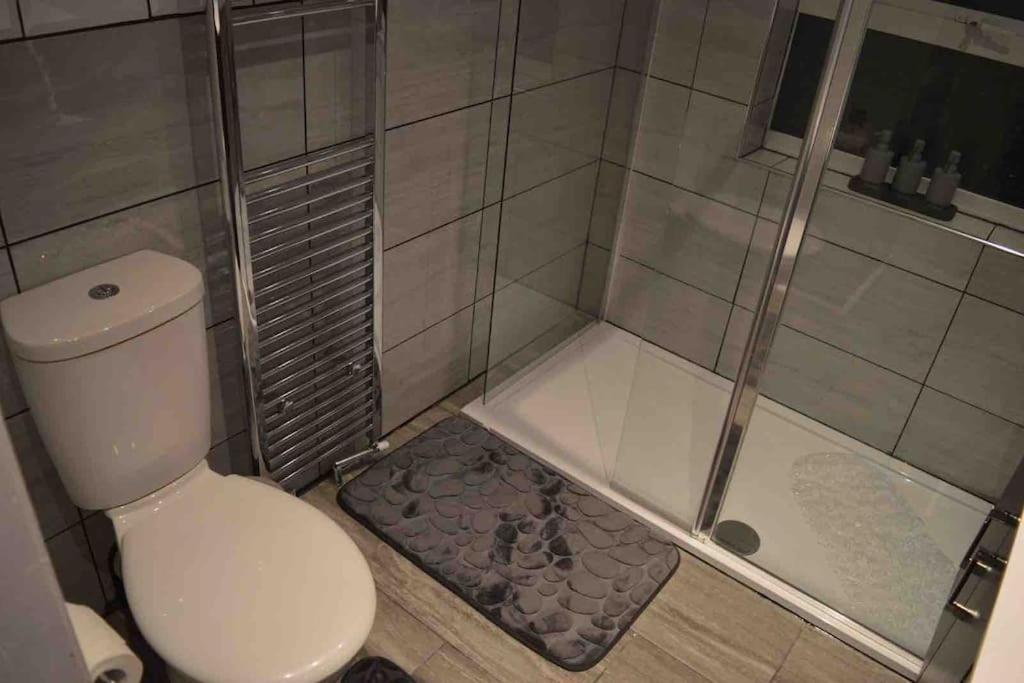 Unique 4 Bed House In Derby Perfect For Contractors And Families Villa Buitenkant foto
