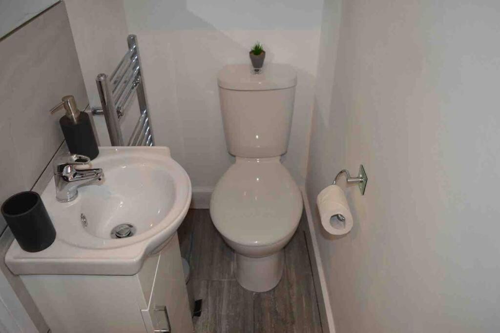 Unique 4 Bed House In Derby Perfect For Contractors And Families Villa Buitenkant foto